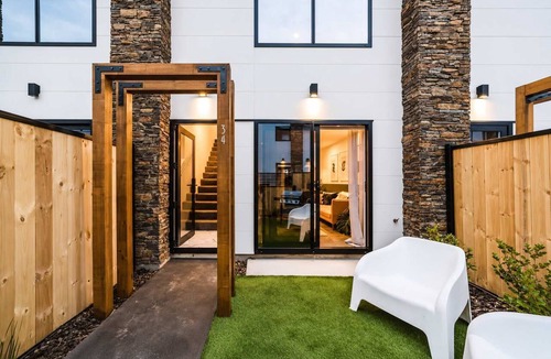 Christchurch City Centre House | Central 2BR Townhouse | Near CBD + Stadium