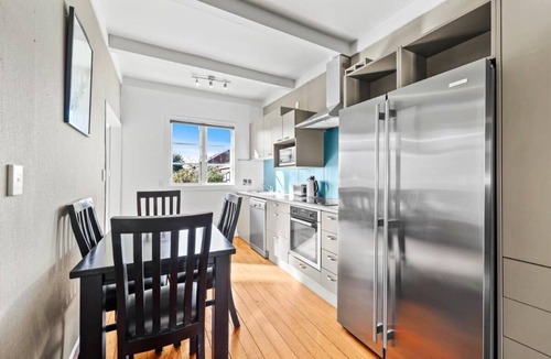 Epsom House | Central Epsom Retreat