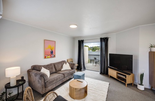 Napier House | Central Green Escape - Napier Holiday Home