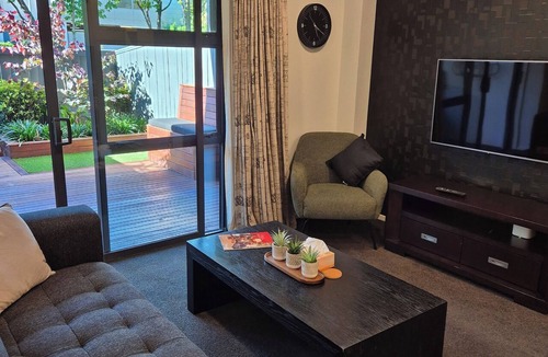 Christchurch City Centre Apartment | Central Modern Apartment with carpark