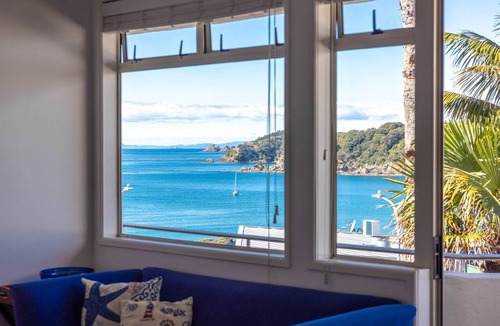 Oneroa Apartment | Central Oneroa Apartment With Sea Views.