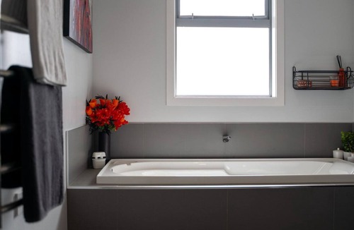 Lowburn House | Central Otago Getaway | Modern 2-Bed