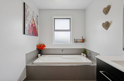 Lowburn House | Central Otago Getaway | Modern 2-Bed