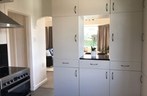 Tauranga South House | - Central & Stylish 3 Bedroom Tauranga Home -