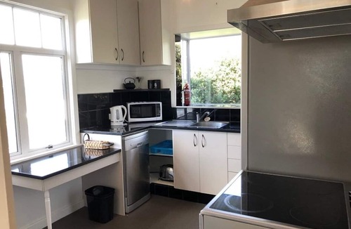 Tauranga South House | Central & StylishTauranga Home with separate we flat option