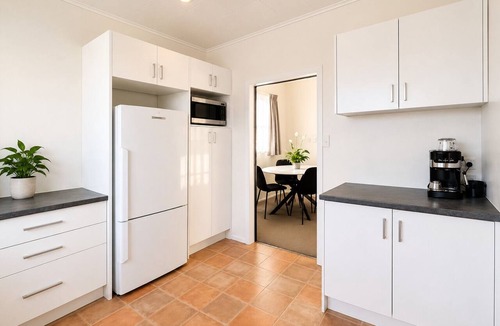 Takapuna House | Central Takapuna Gem – Walk to Beach & Cafés