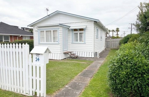 Takapuna House | Central Takapuna Gem – Walk to Beach & Cafés