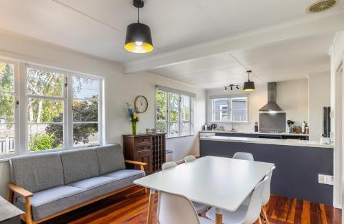 Taupo House | Central Taupo Getaway by Aotearoa Escapes