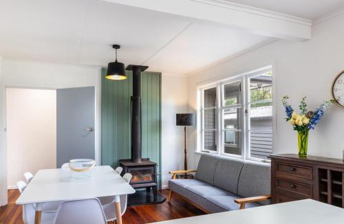 Taupo House | Central Taupo Getaway by Aotearoa Escapes