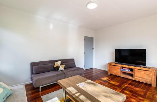 Taupo House | Central Taupo Getaway by Aotearoa Escapes