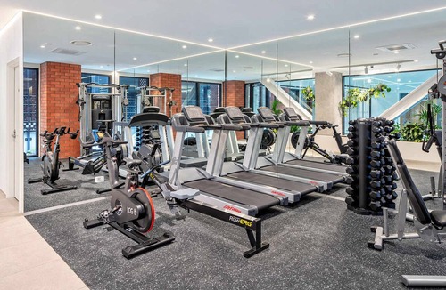 Te Aro Apartment | Central Te Aro 2BR with Balcony & Indoor Pool