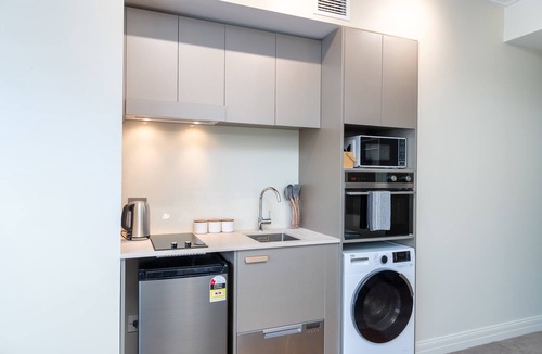 Te Aro Apartment | Central Te Aro Stay - Modern Studio for 2