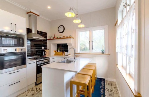 Rotorua House | Central Villa - Character Home, Walk to CBD