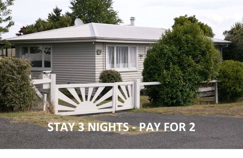 Taupo House | Central - Walk to Town and Lake! *No Service Fee*