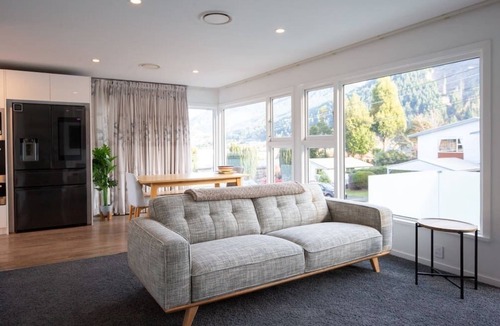 Queenstown City Centre Apartment | Centrally Located w/Hot Tub & Amazing Outside Area