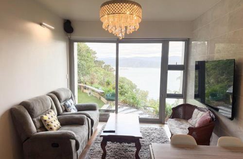 Wellington House | Character Stylish Home with Captivating Views