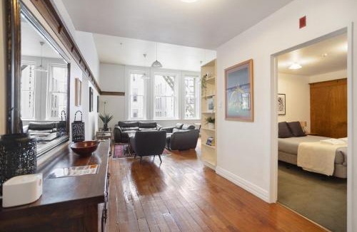 Dunedin City Centre Apartment | Charmed on Dowling- Light-Filled Apartment
