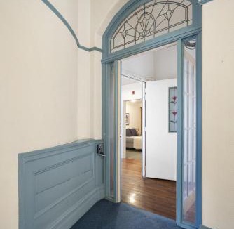 Dunedin City Centre Apartment | Charmed on Dowling- Light-Filled Apartment