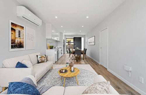 Auckland House | Charming 3-bedroom house with fitness room, WiFi in vibrant Auckland
