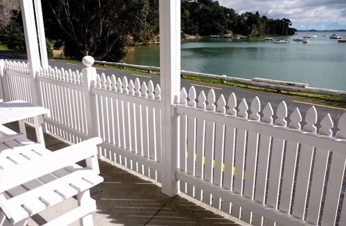 Opua Apartment | Charming Beachfront Retreat at Bay View – Step Back in Time by the Sea (Flat 2)
