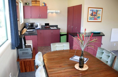 Chaslands Cottage | Charming Cottage Rental for a Peaceful Vacation in Catlins, New Zealand