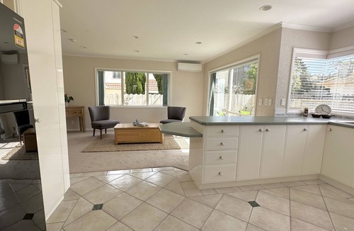 Dannemora House | Cheerful 4 bedrooms home with stunning sunshine