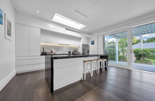 Devonport House | Cheltenham Beach Villa & Guest Studio