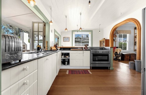 Devonport House | Cheltenham Retreat by Bespoke Stays