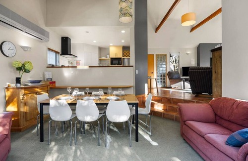 Wanaka House | Cherry Court Comfort | Big Family Home, Sleeps 10