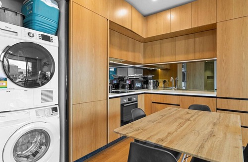 Auckland Central Business District Apartment | Chic 1-Bed Apartment with Secure Parking