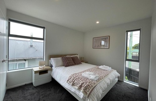 Spreydon Apartment | Chic 2-Bed Townhouse in Heart of Christchurch