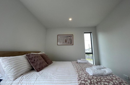 Spreydon Apartment | Chic 2-Bed Townhouse in Heart of Christchurch