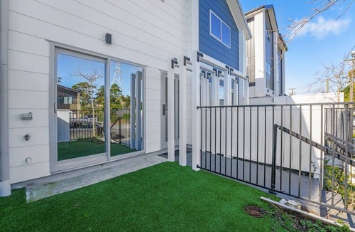 Te Atatu Peninsula Villa | Chic Peninsula Townhouse with Air-Con and Parking