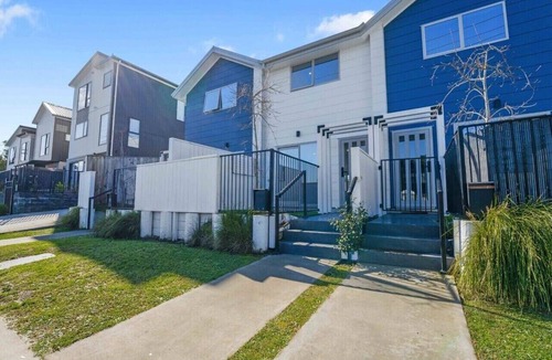 Te Atatu Peninsula Villa | Chic Peninsula Townhouse with Air-Con and Parking