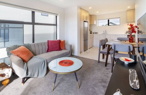 New Brighton Apartment | City Escape - Near New Brighton Beach & He Puna