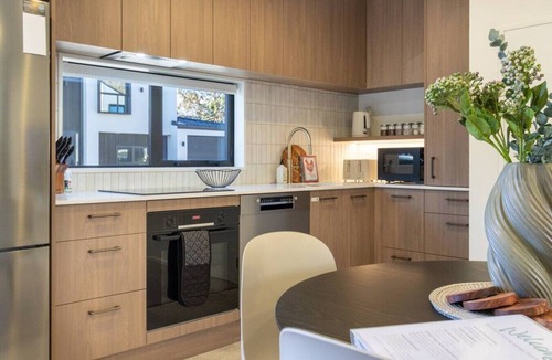 Linwood House | City Fringe 2BR 2BA Townhouse | Parking + EV