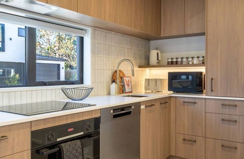 Linwood House | City Fringe 2BR 2BA Townhouse | Parking + EV