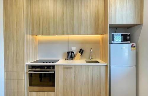 Grey Lynn House | City New Townhouse 2BR 2BA w yard, Parking & AC Heater pumb