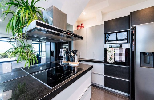 Cashmere House | City Views | 4BR | Sleeps 10 | Christchurch