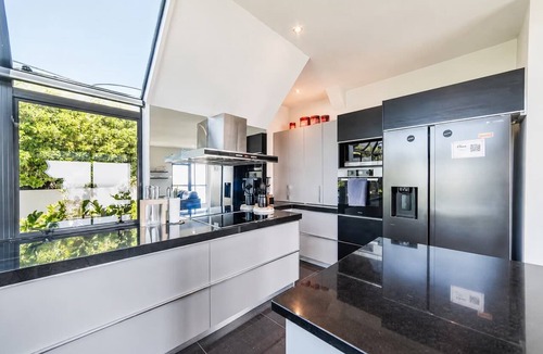 Cashmere House | City Views | 4BR | Sleeps 10 | Christchurch