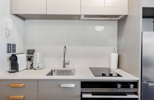Te Aro Apartment | Cityview Studio - Heart of Te Aro - Sleeps 2