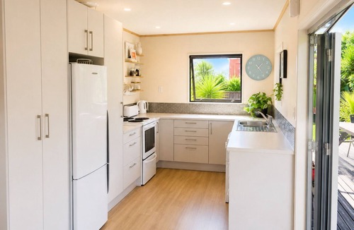 Waipu Cove House | Classic Kiwi Bach at Waipu Cove