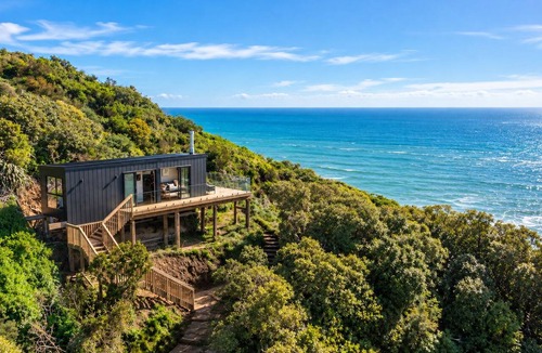Pukerua Bay Cabin | Clifftop Tiny House Sea Views & Kāpiti Island