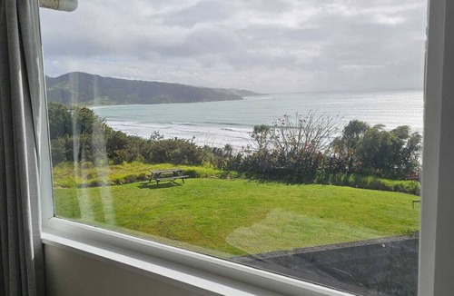 Ahipara House | Coastal Bach with Hot Outdoor Shower & Shipwreck Bay Surf & 90 Mile Beach Views