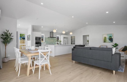 Tairua House | Coastal Drift - by the water