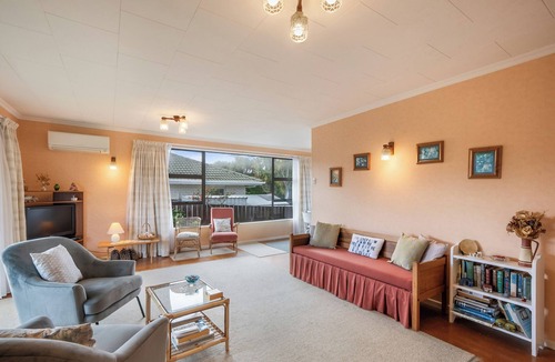 Paraparaumu House | Coastal Drift - Waikanae Beach Holiday Home