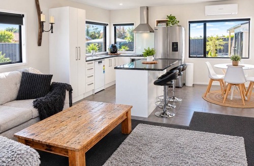 Whitianga House | Coastal Escape | Dogs, Boats & Sun