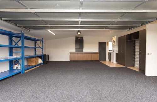 Christchurch House | Coastal Family Retreat Spacious 3BR Escape