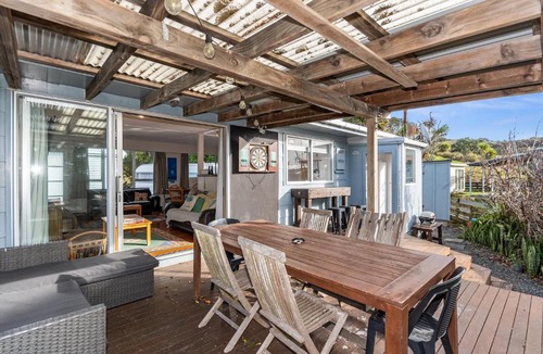 Waipu Cove House | Coastal Hideaway - Waipu Cove Holiday Home