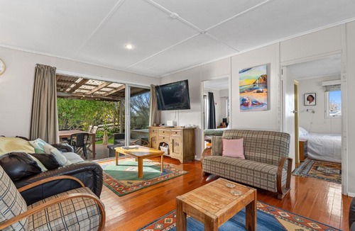 Waipu Cove House | Coastal Hideaway - Waipu Cove Holiday Home